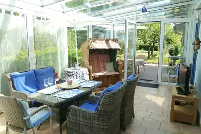 Image de Villa Venezia, détachée avec jardin idyllique, chaises longues - Villa Venezia, gr. Jardin d'hiver, jardin, plage 300 m, WiFi