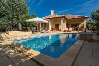 Image de Superbe maison à Sisan avec WiFi