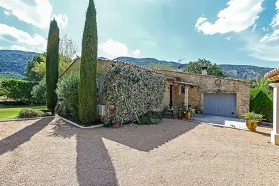 Image de Superbe maison Ă Maubec avec WiFi