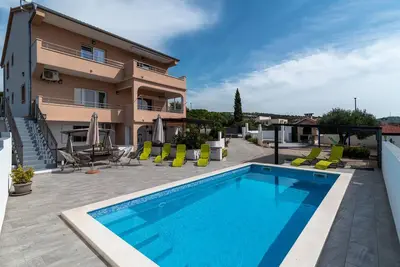 Image de Belle maison de 5 chambres à Kanica