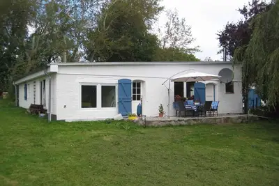 Image de Maison de vacances avec terrasse et grande pelouse