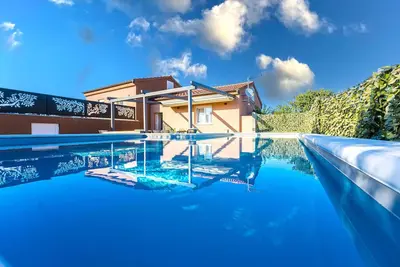 Image de Maison confortable à Vir avec jacuzzi