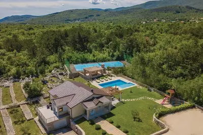 Image de Belle maison à Grubine avec jacuzzi