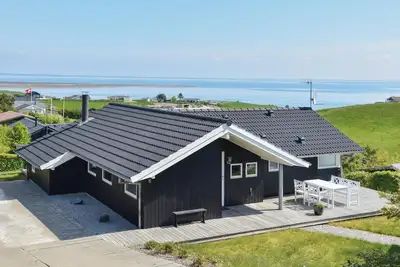 Image de Belle maison Ă Lemvig avec vue sur la mer
