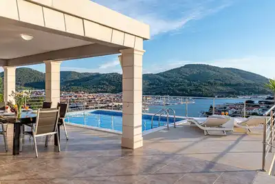 Image de Maison confortable à Vela Luka avec.