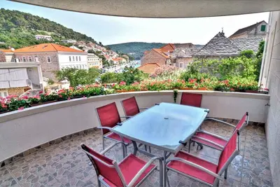 Image de Appartement de vacances avec balcon et vue sur la mer