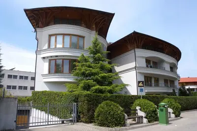 Image de Appartement de vacances avec aménagement moderne à proximité de la plage
