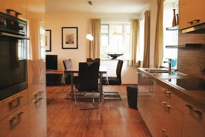 Image de Maison confortable de 2 chambres à.