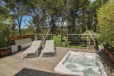Image de Jolie maison à Mallemort avec jacuzzi
