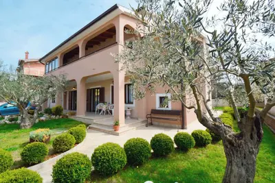 Image de Appartement de vacances avec une belle terrasse et un accès Internet