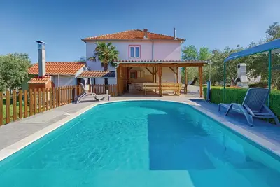 Image de Superbe maison Ă Kraj avec WiFi