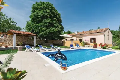 Image de Superbe maison à Labin avec WiFi