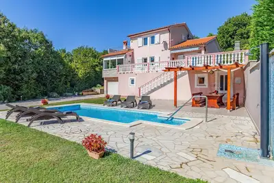 Image de Belle maison de 3 chambres Ă Vinez