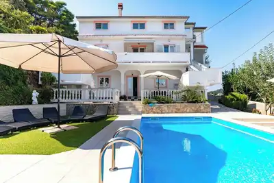 Image de Appartement de vacances avec piscine et jardin