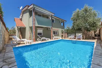 Superbe maison de 4 chambres à Peroj