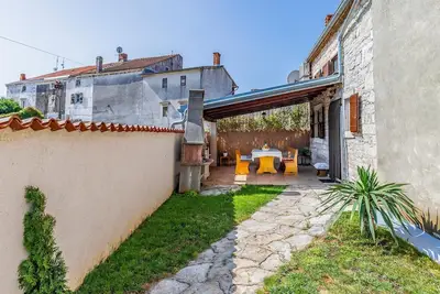 Image de Belle maison à Peruski avec WiFi