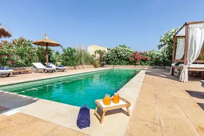 Image de Finca Diez Grados Mas Mallorcan finca with pool in the quiet countryside of Campos