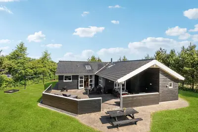 Image de Belle maison Ă Tarm avec sauna