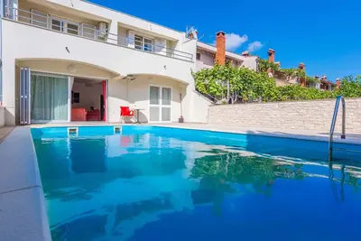 Maison de vacances avec piscine et terrasse