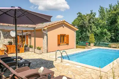 Image de Belle maison Ă Labin avec WiFi