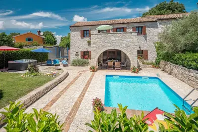 Image de Superbe maison de 3 chambres à Vrsar