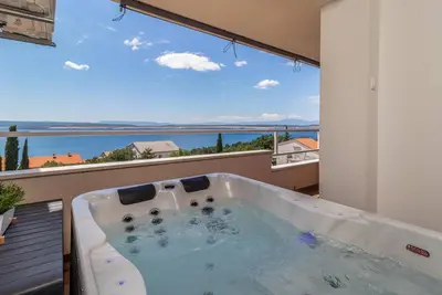 Image de Bel appartement Ă Dramalj avec jacuzzi