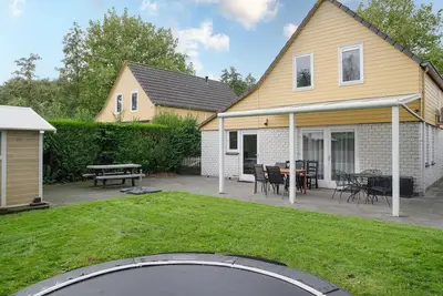 Image de Belle maison à Wemeldinge avec WiFi