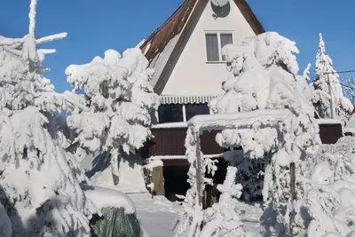 Image de Cabane de montagne Svahova avec cheminée, sauna, tennis, jacuzzi et piscine extérieure
