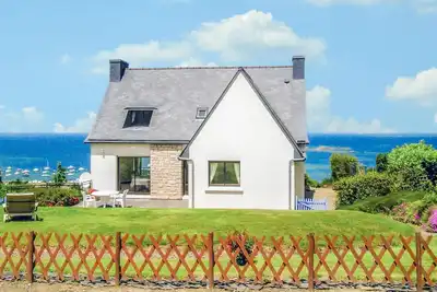 Image de Superbe maison à Trélévern avec vue mer