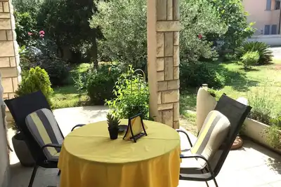 Image de Appartement de vacances avec télévision par satellite et jardin