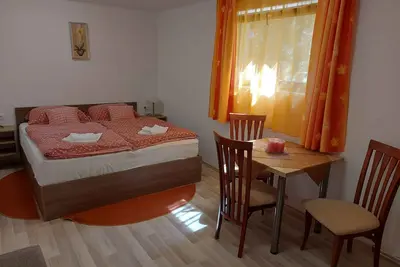 Image de Appartement de vacances avec un grand jardin, internet et barbecue