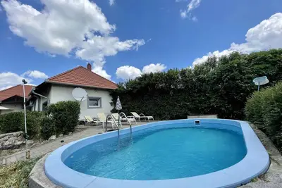 Image de Appartement de vacances à seulement 300 mètres de la plage avec piscine