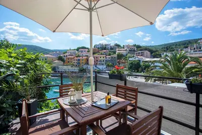 Image de Appartement de vacances avec air conditionné, internet et vue sur la mer