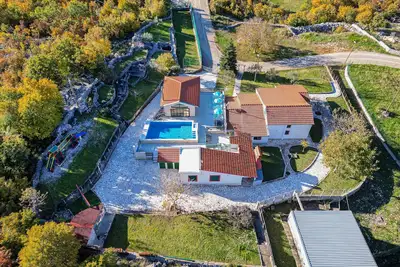Image de Superbe maison à Dugopolje avec WiFi