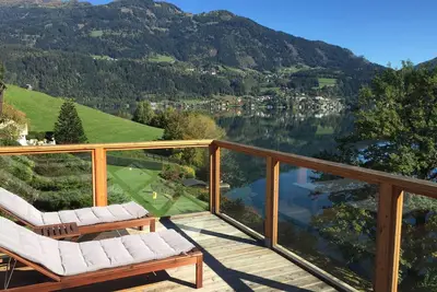 Image de Une maison de lac avec sa propre plage juste sur le lac