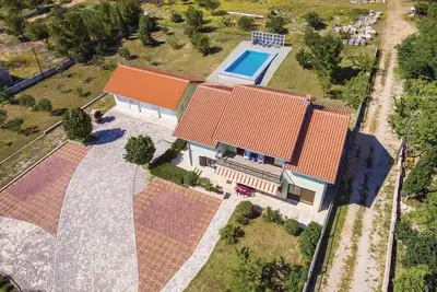 Image de Belle maison de 4 chambres à Lisicic