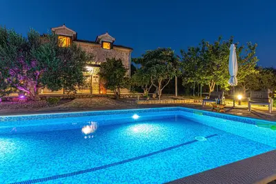 Image de Belle maison à Lozovac avec WiFi