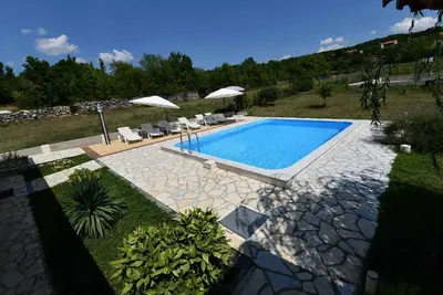 Image de Villa avec barbecue terrasse et piscine