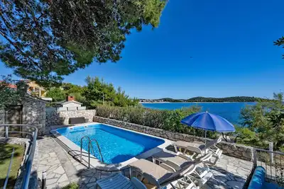 Image de Superbe maison à Rogoznica avec jacuzzi