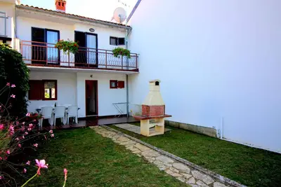Image de Maison de vacances près de la plage avec barbecue dans le jardin