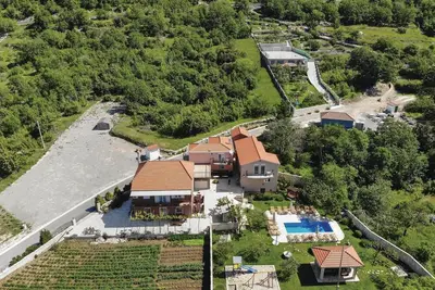 Image de Belle maison à Sestanovac avec cuisine