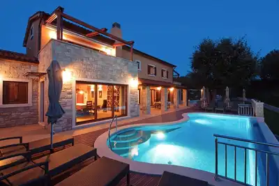 Image de Villa avec piscine et mini-golf