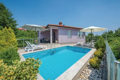 Image de Belle maison Ă Labin avec WiFi
