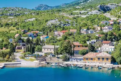 Image de Magnifique maison à Karlobag avec WiFi