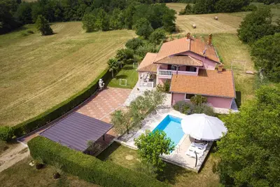 Image de Belle maison à Livaki avec WiFi