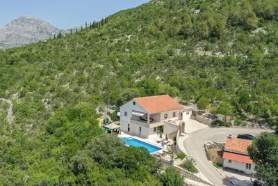 Image de Maison confortable Ă Zavojane avec WiFi