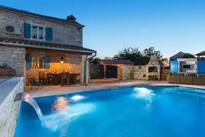 Image de Superbe maison à Hrboki avec jacuzzi