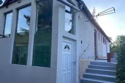 Image de Maison de vacances avec balancoire et douche de jardin
