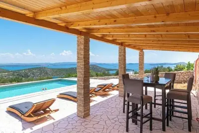 Image de Maison Antonija (17221-K1) - Tkon - île de Pasman