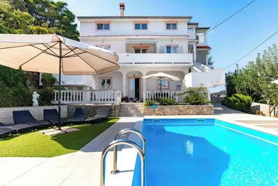 Image de Appartement de vacances avec grande terrasse et piscine extérieure